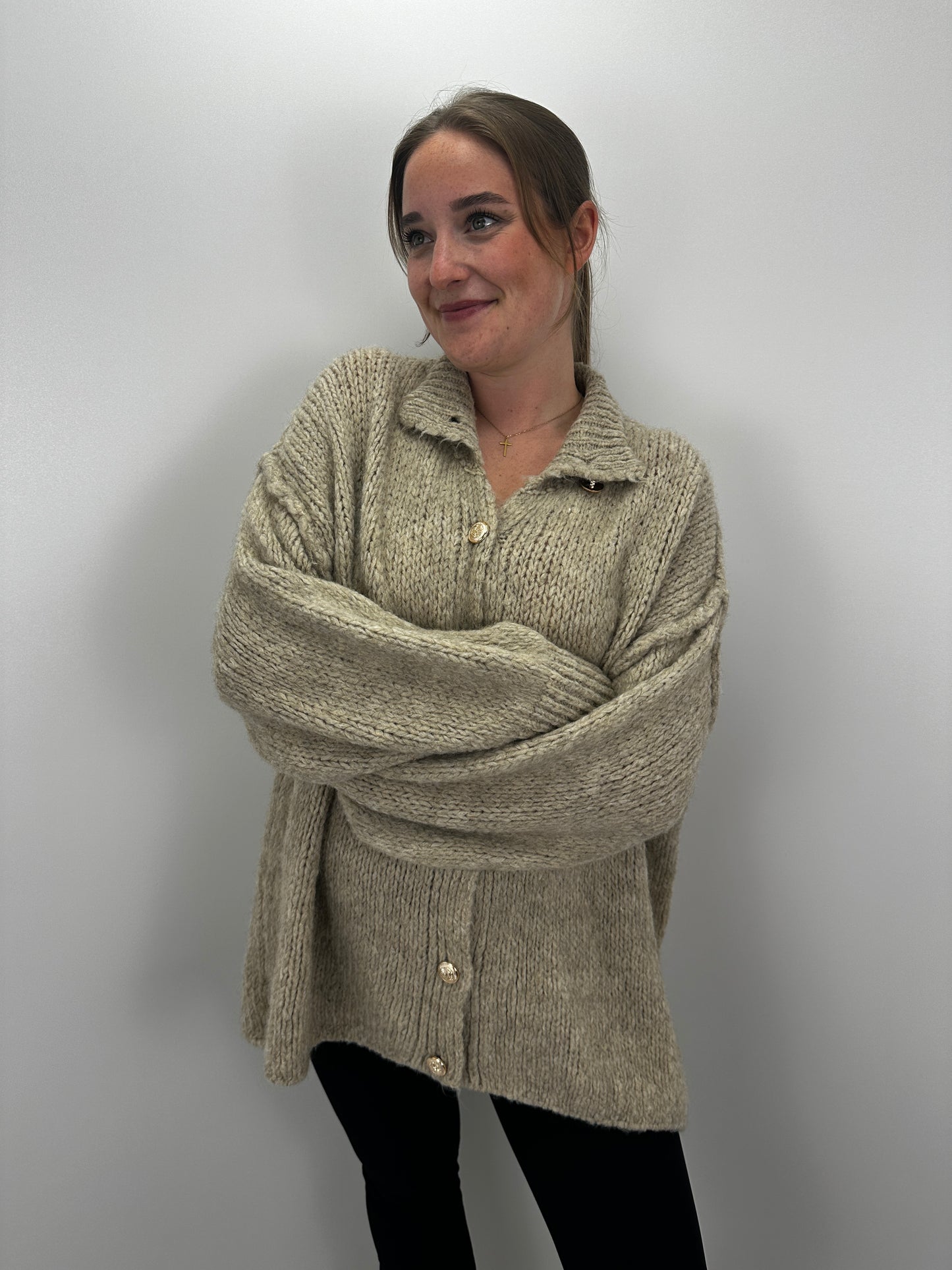 Oversize Cardigan mit goldenen Knöpfen - Taupe
