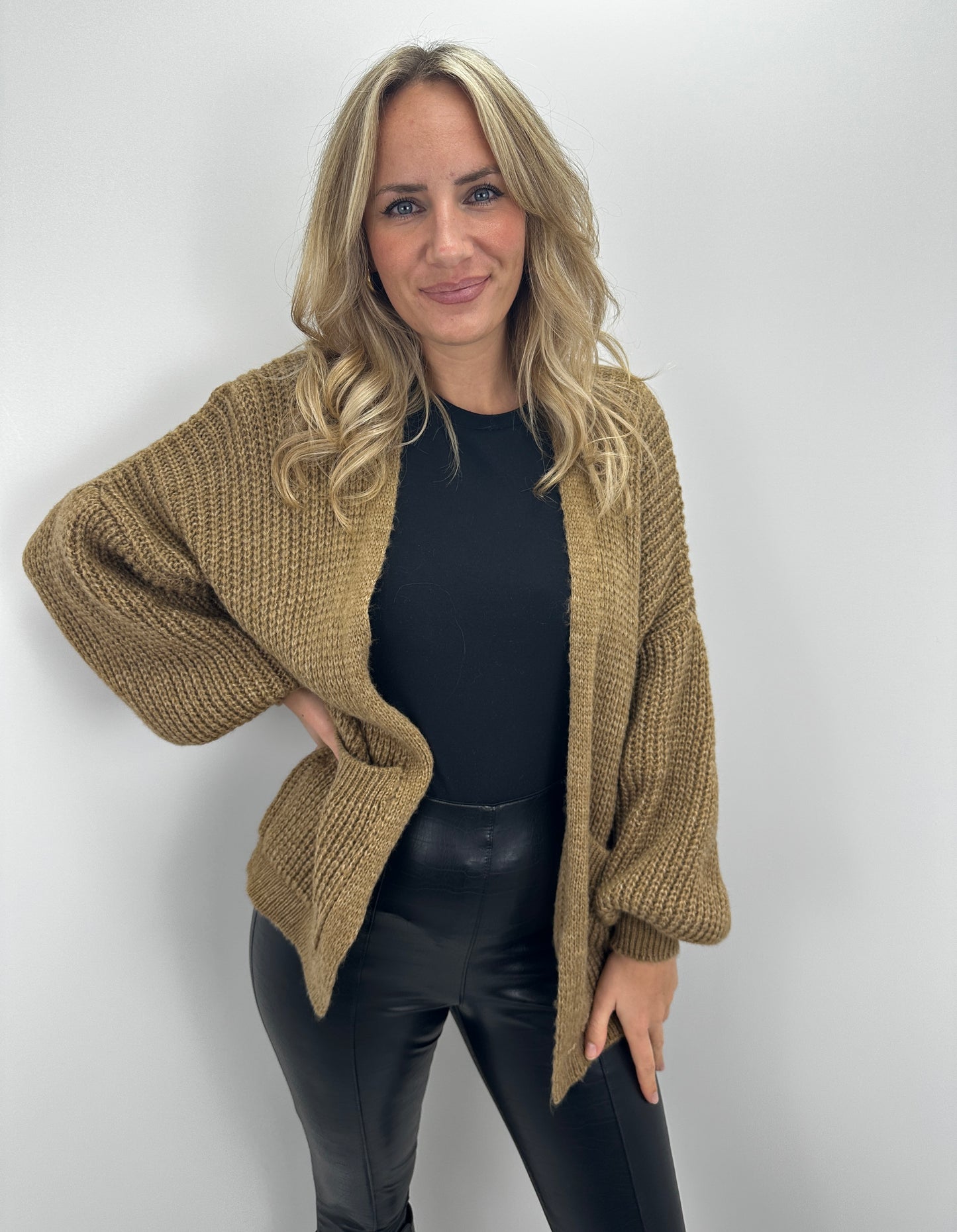 Basic Cardigan mit Ballonärmeln - mokka