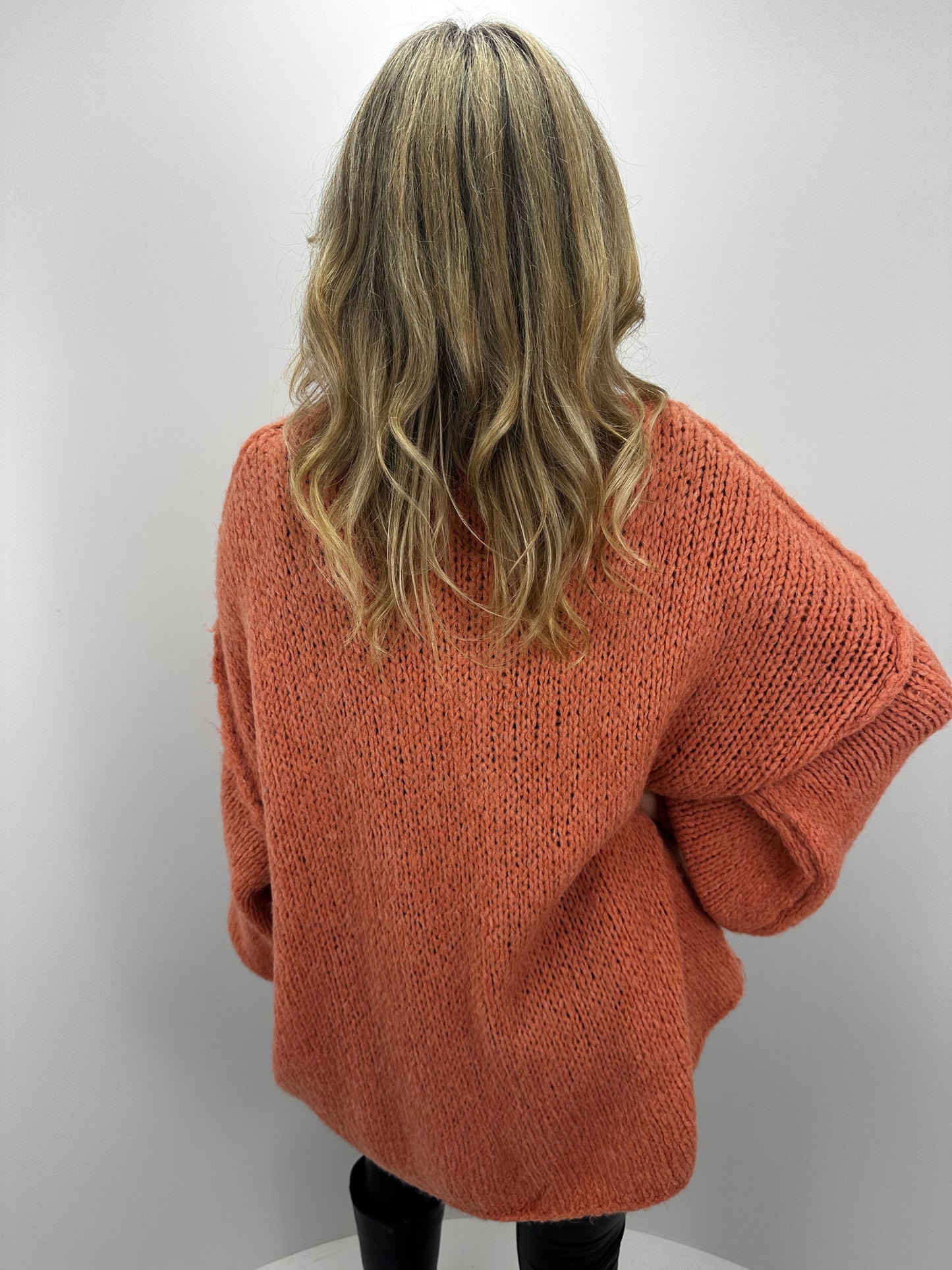 Oversize Cardigan mit goldenen Knöpfen - Koralle