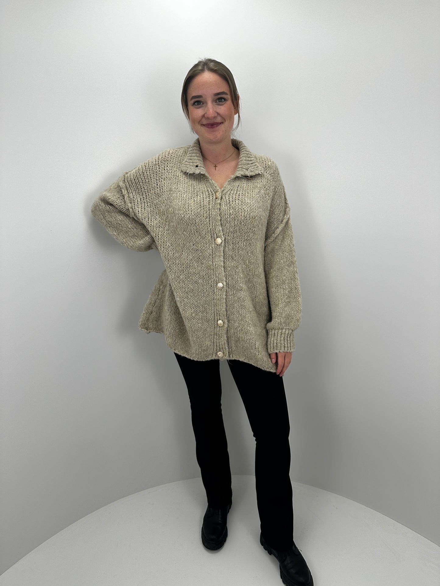 Oversize Cardigan mit goldenen Knöpfen - Taupe
