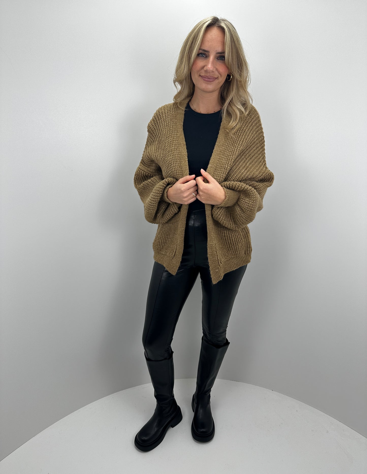 Basic Cardigan mit Ballonärmeln - mokka