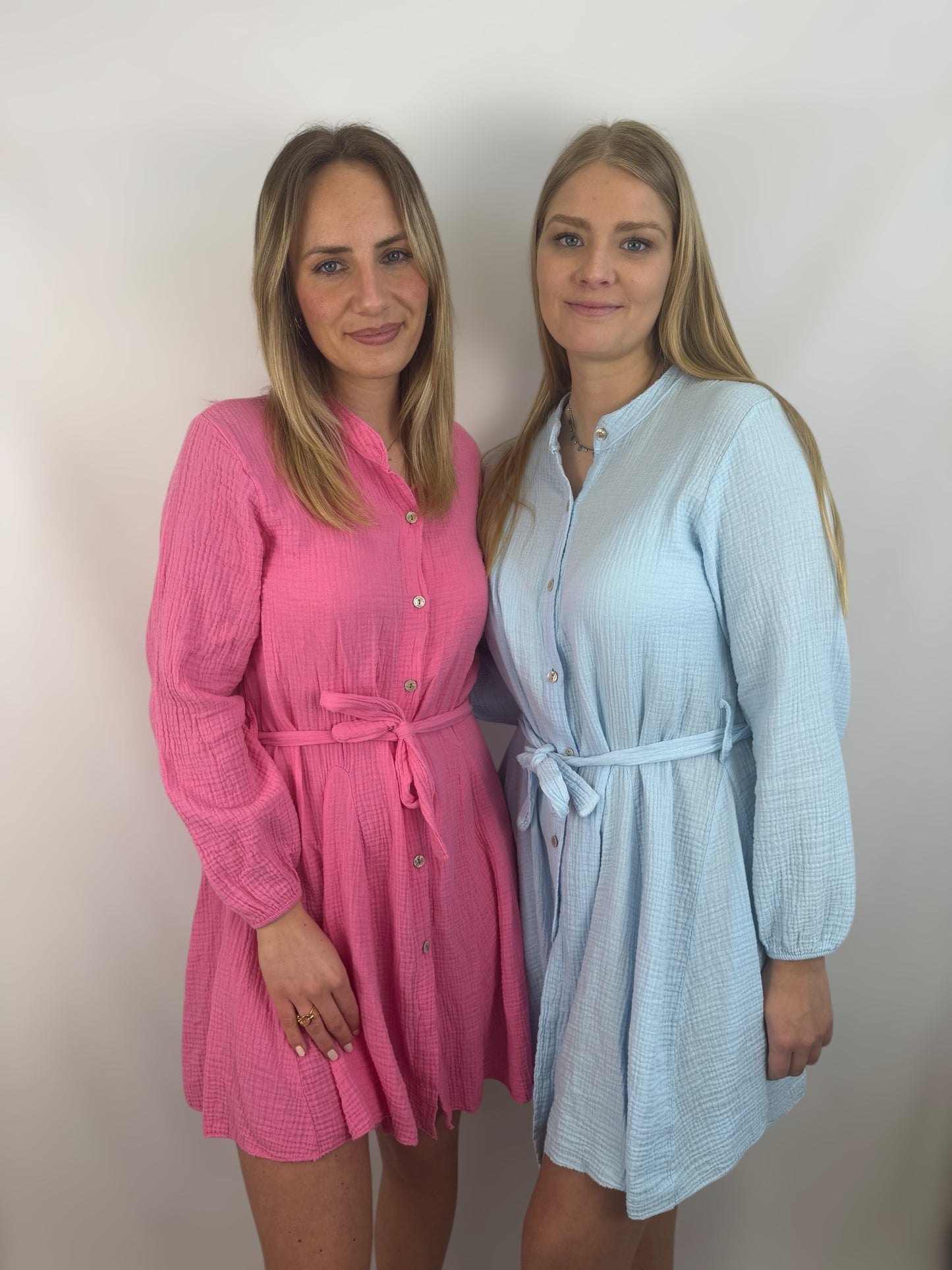 Musselinkleid mit Gürtel - pink