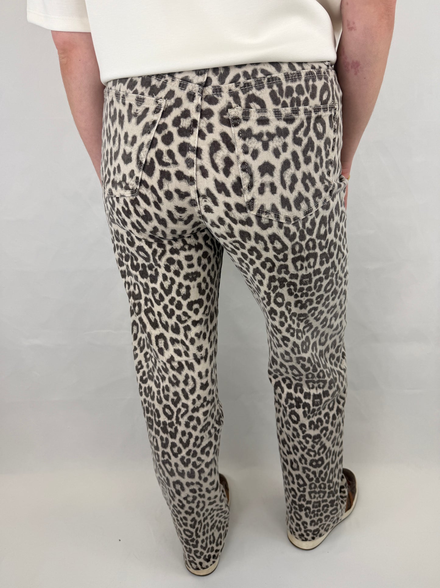 Straight Leg Jeans - Leo