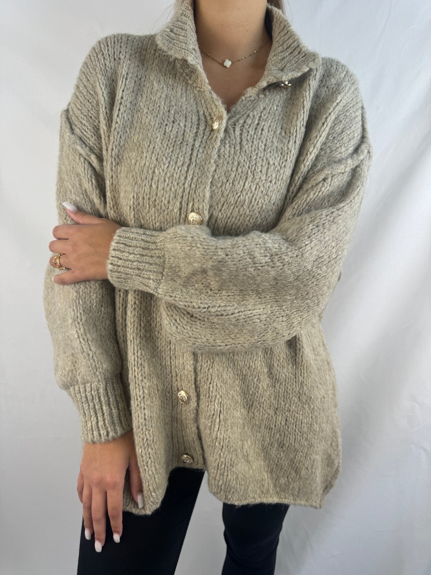 Oversize Cardigan mit goldenen Knöpfen - Taupe