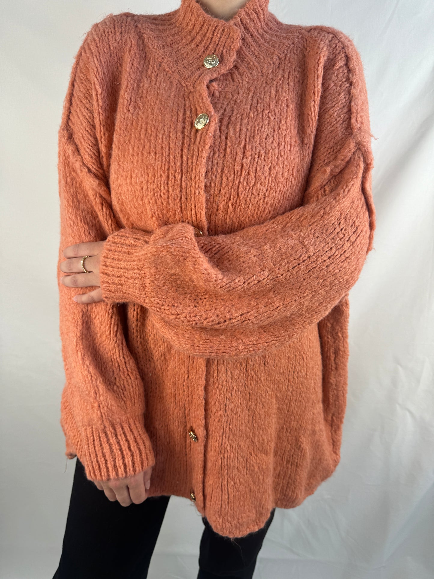 Oversize Cardigan mit goldenen Knöpfen - Koralle