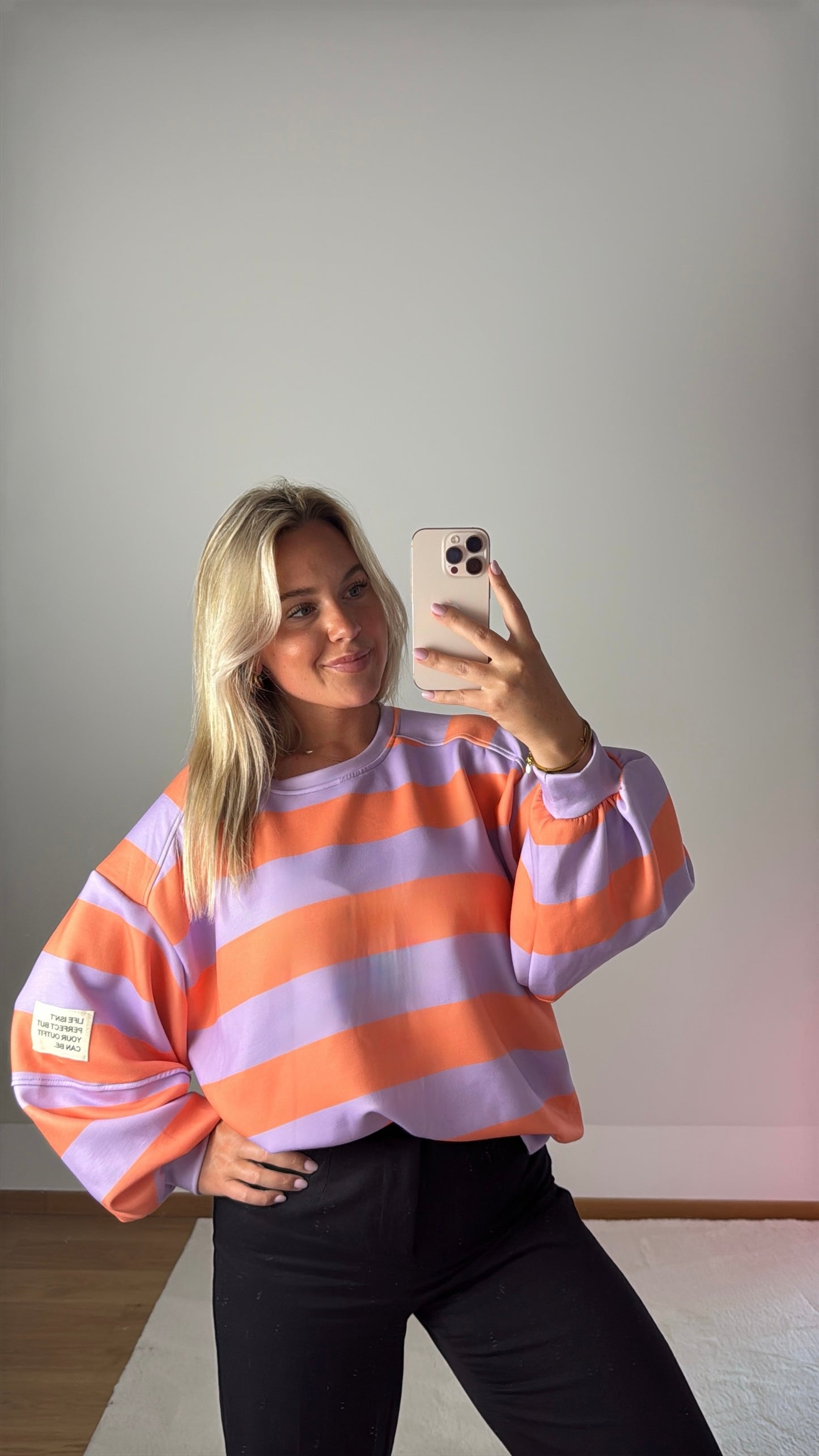 Sweatshirt Patchline - flieder/orange