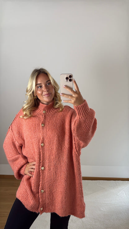 Oversize Cardigan mit goldenen Knöpfen - Koralle