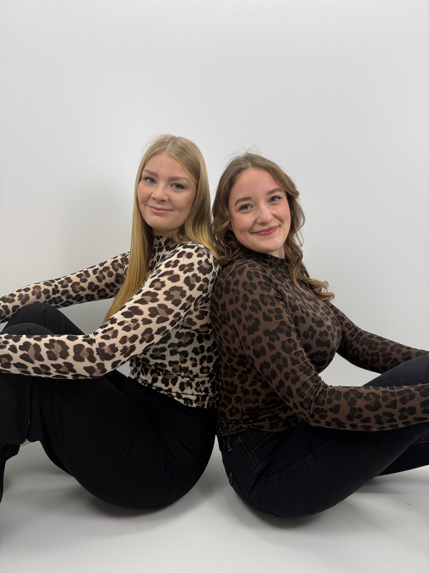 Cashmere Longsleeve Leoprint mit Kragen - beige