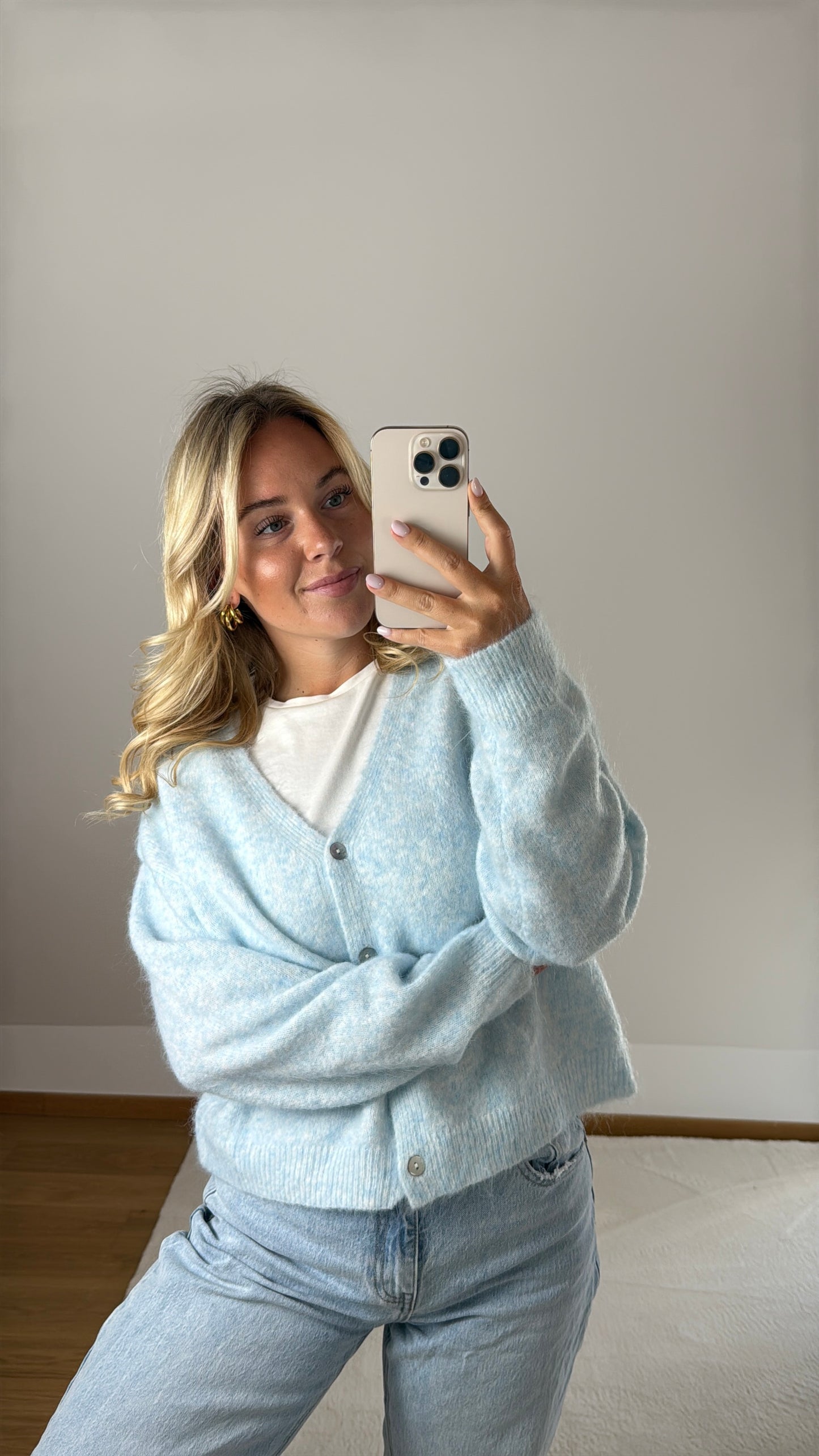 Cardigan mit V-Ausschnitt Blair - hellblau