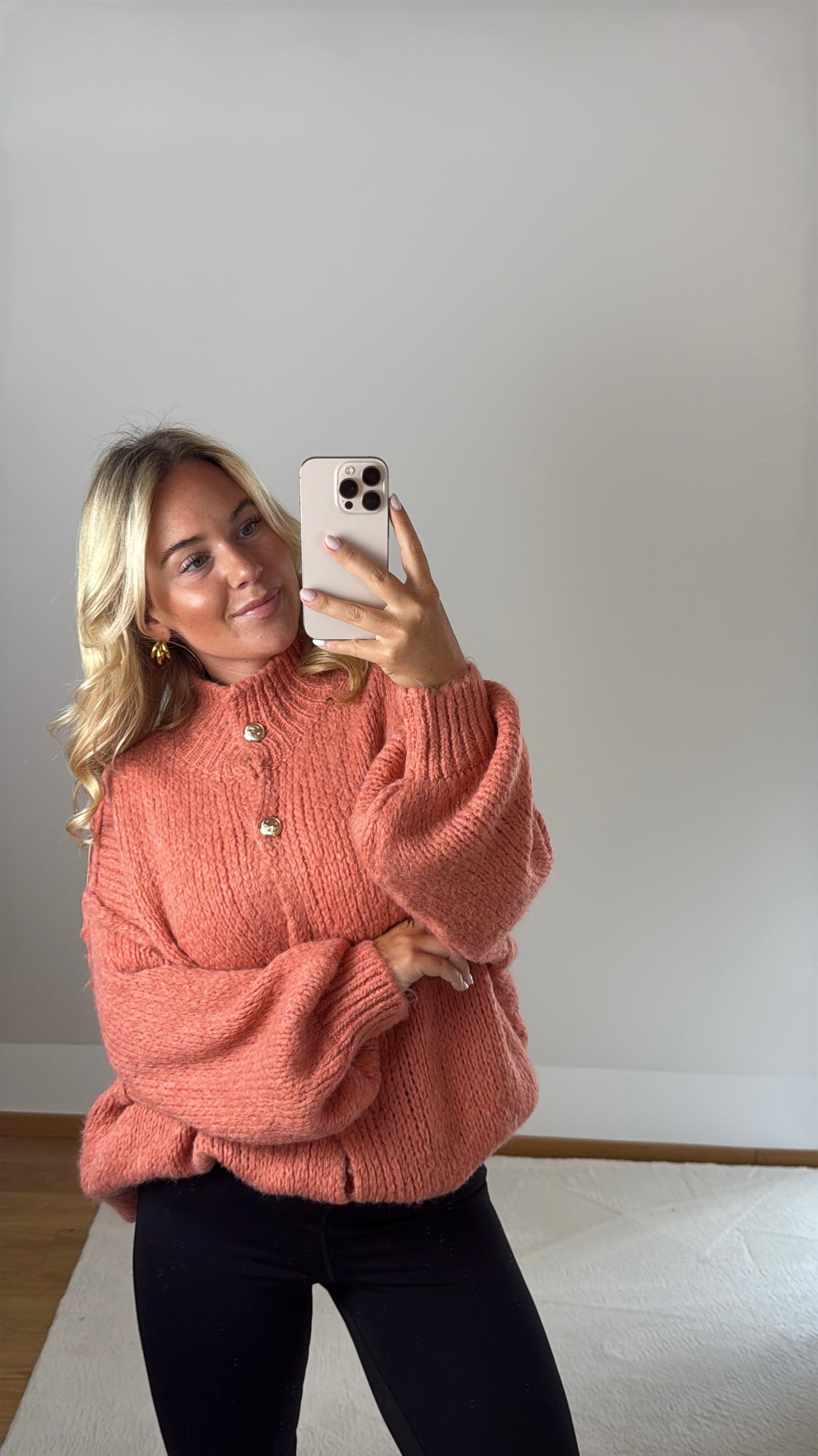 Oversize Cardigan mit goldenen Knöpfen - Koralle