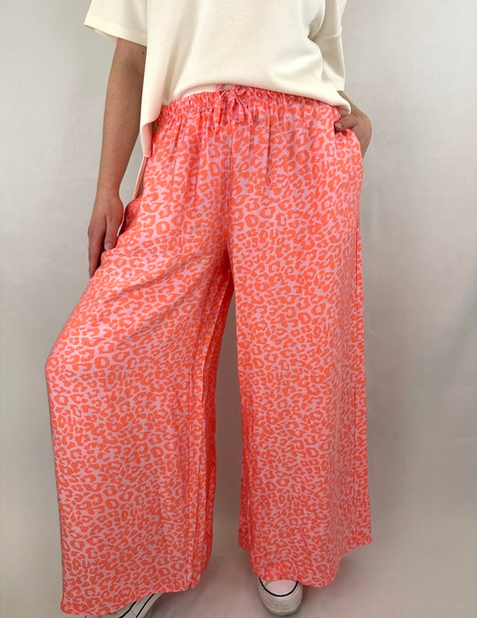 Satinhose mit Leomuster - orange/rosa
