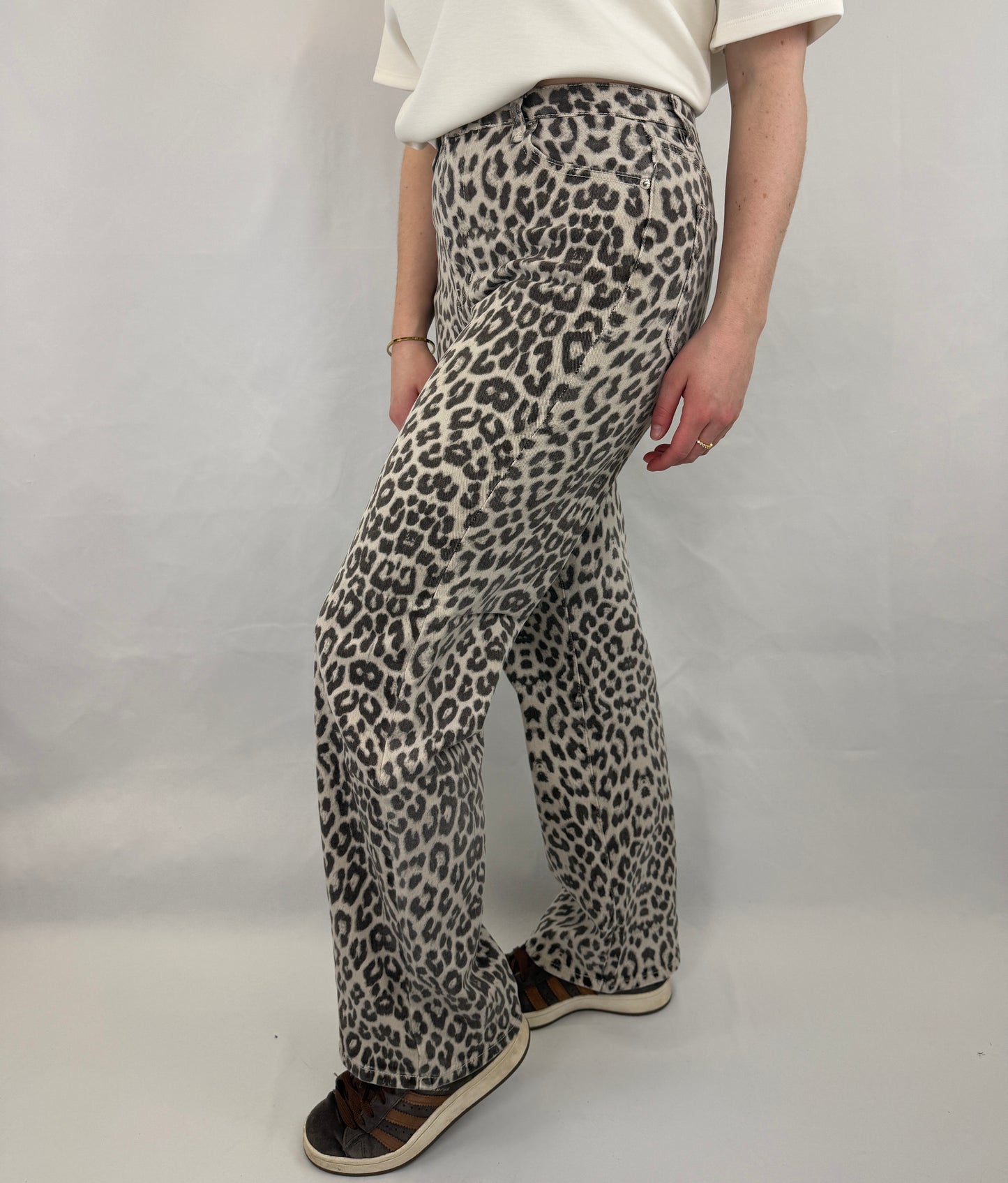 Straight Leg Jeans - Leo