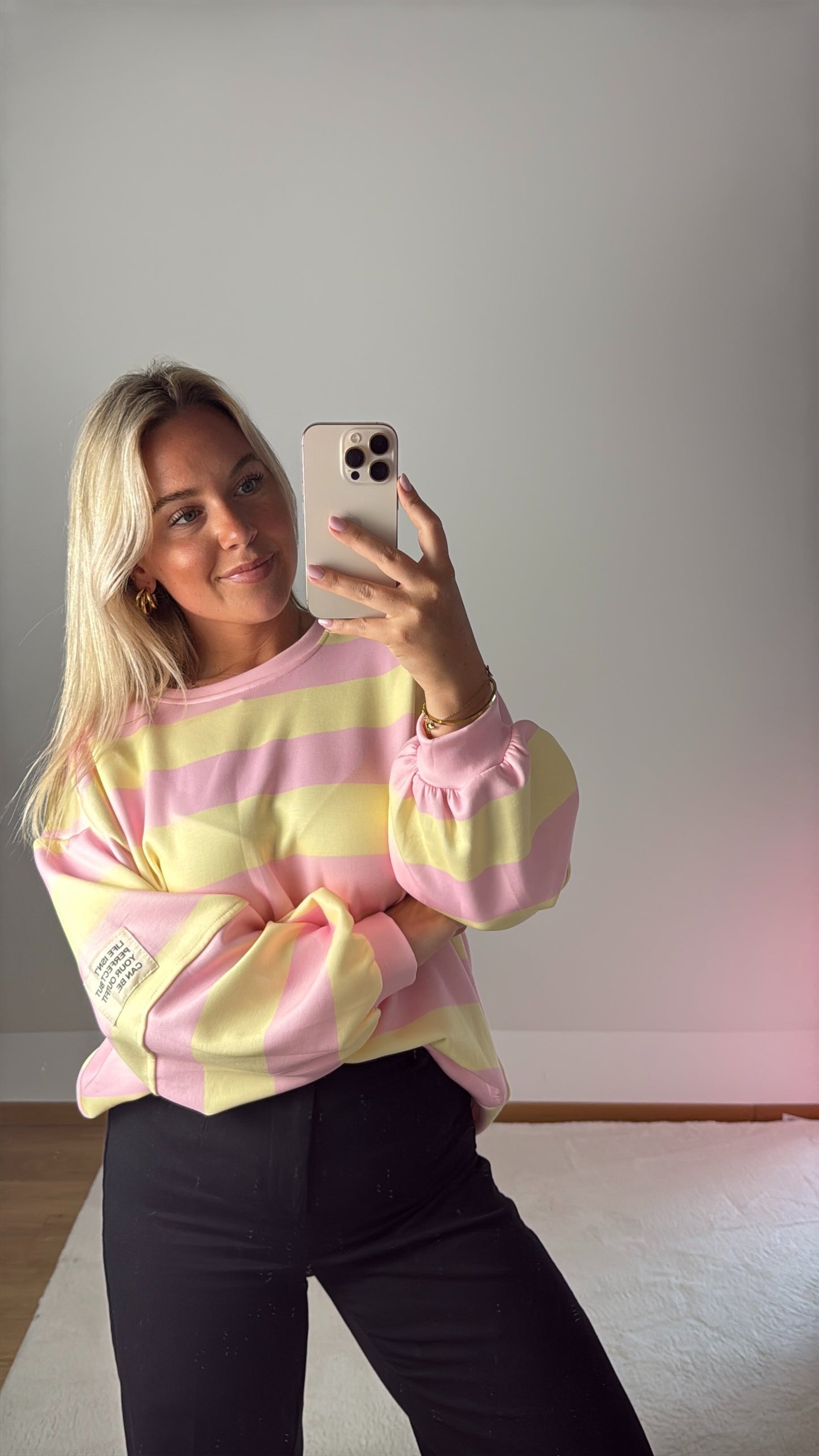 Sweatshirt Patchline - rosa/gelb