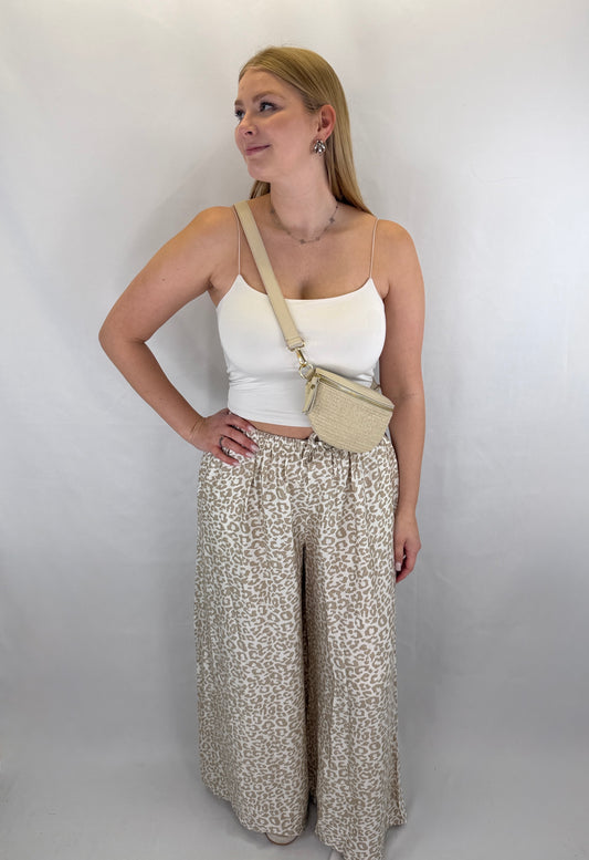 Satinhose mit Leomuster - beige/creme