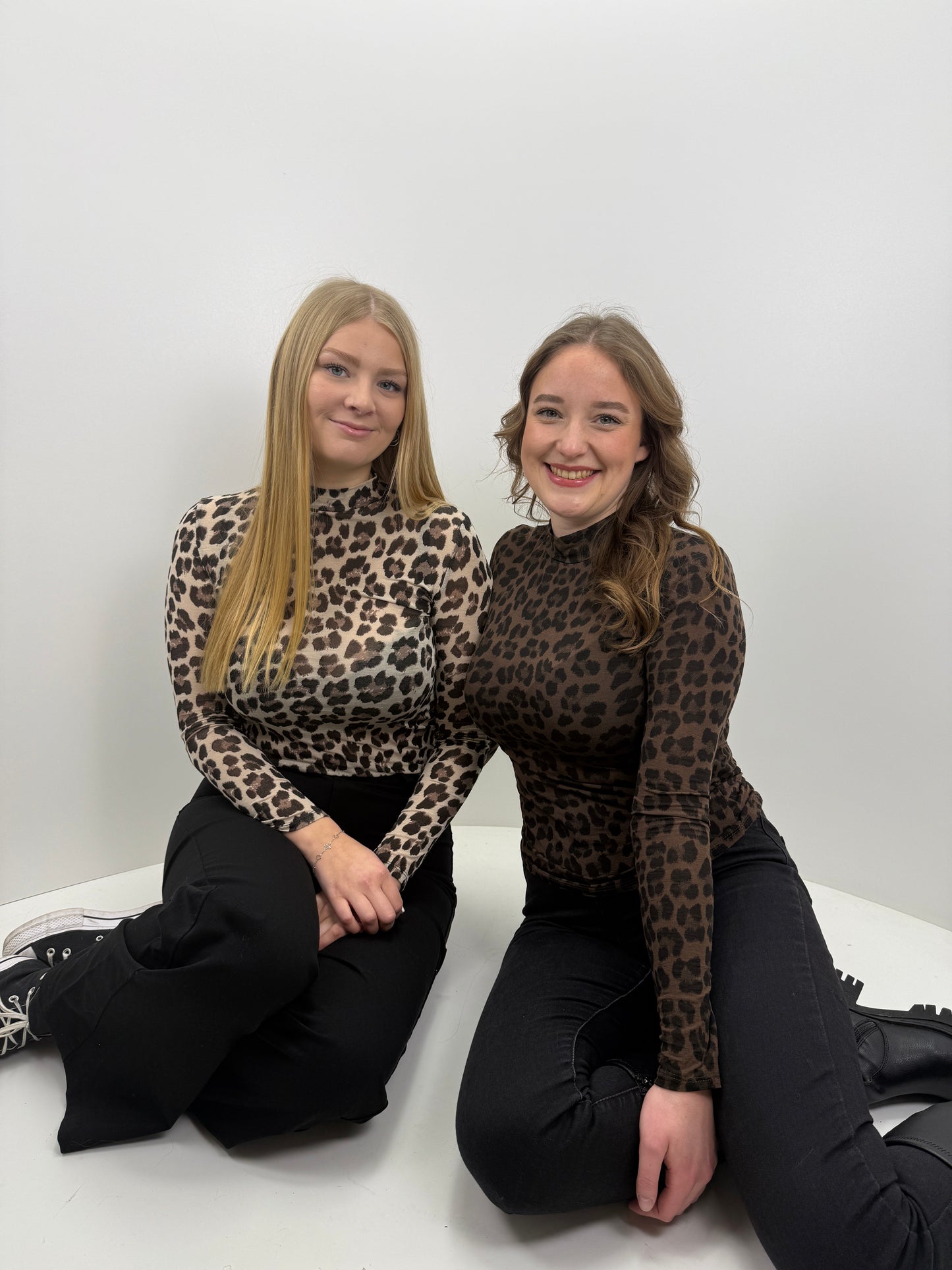 Cashmere Longsleeve Leoprint mit Kragen - beige