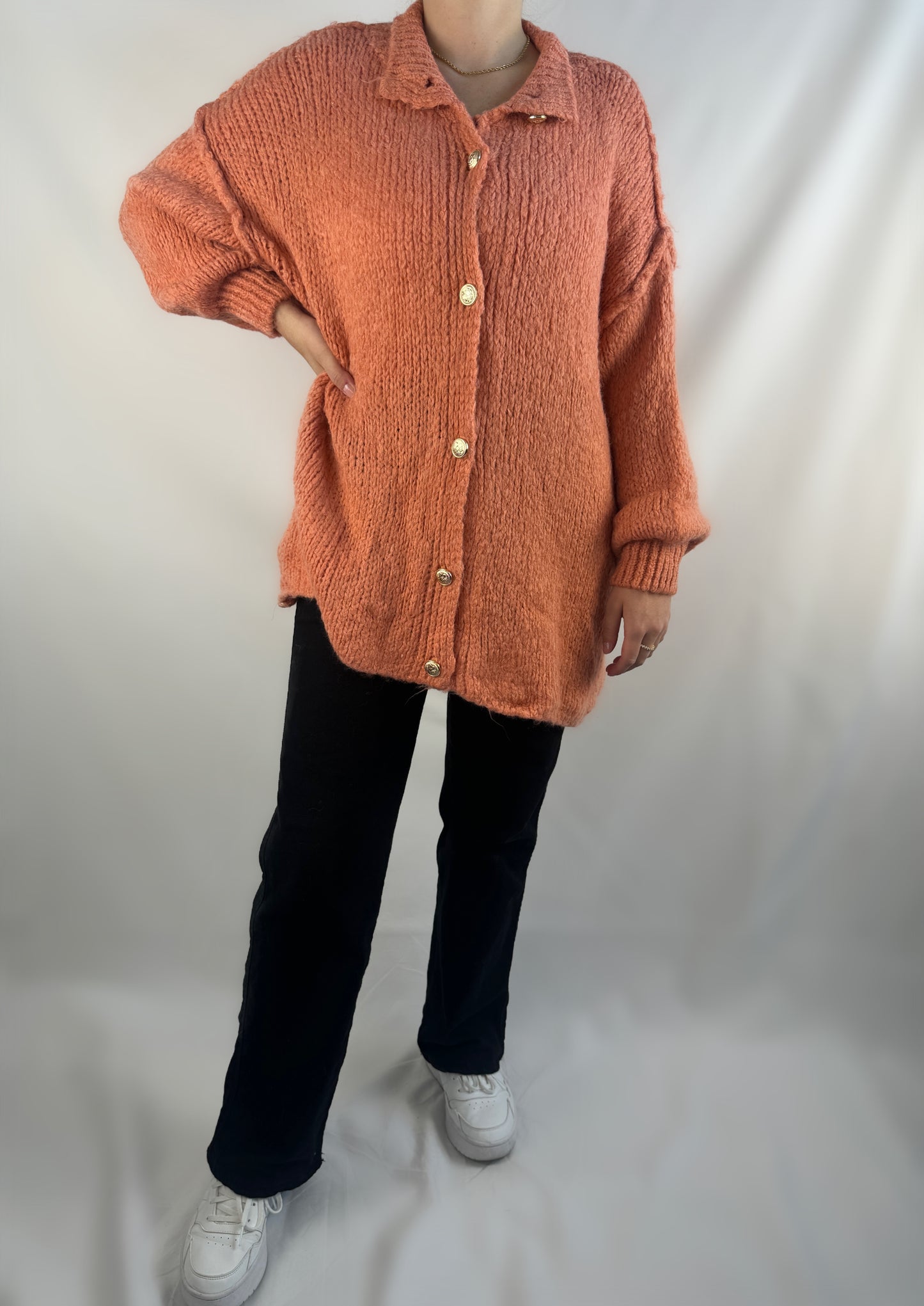 Oversize Cardigan mit goldenen Knöpfen - Koralle