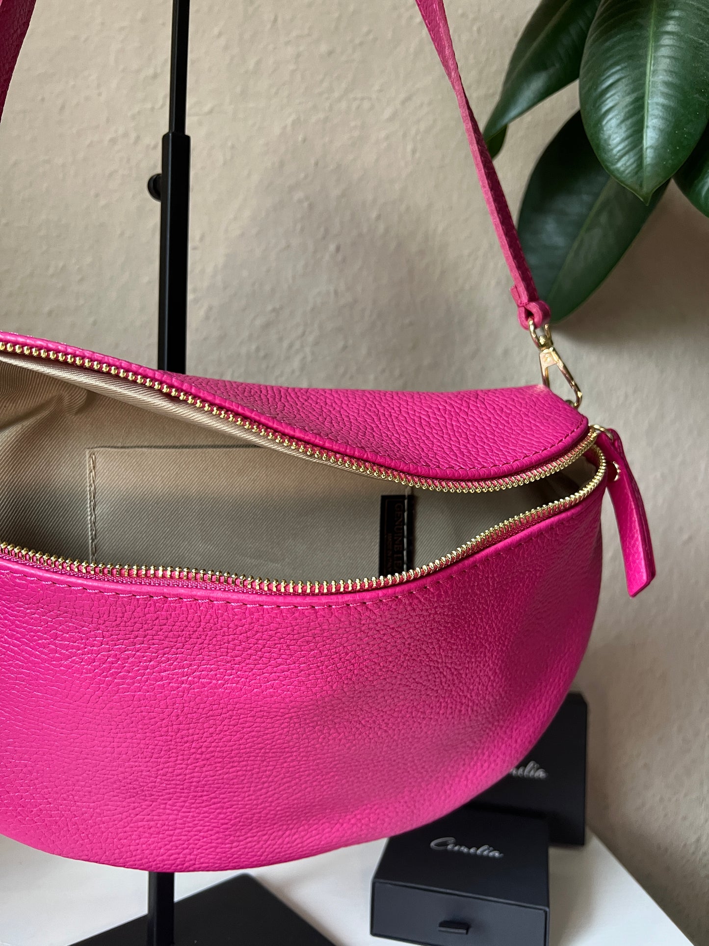 Banana Bag - fuchsia/gold